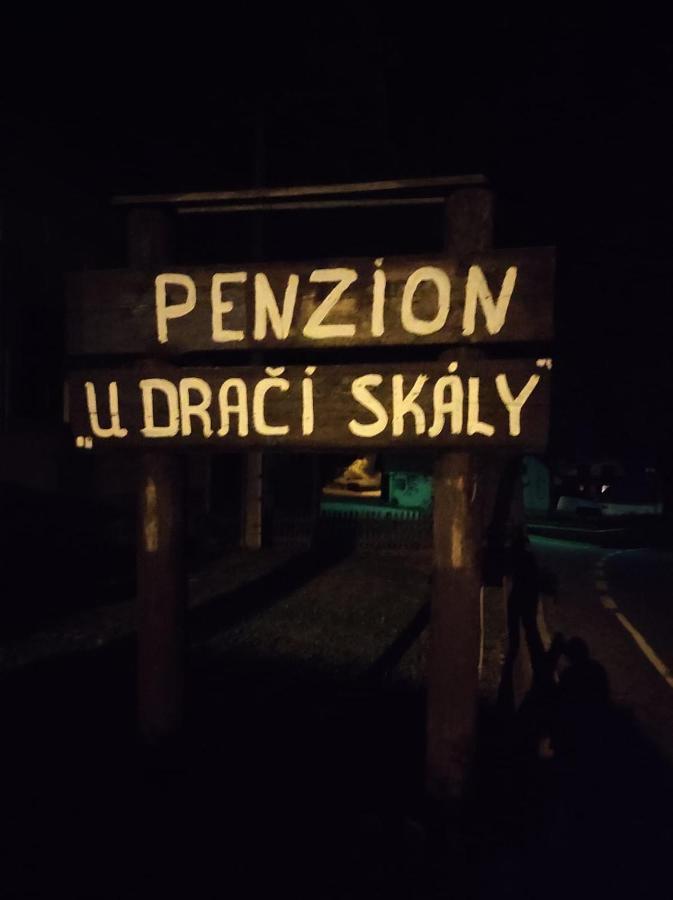 فندق Penzion U Draci Skaly Svojse المظهر الخارجي الصورة